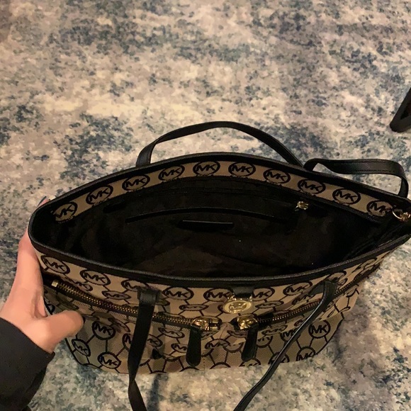 GUC MICHAEL KORS purse - Picture 6 of 10